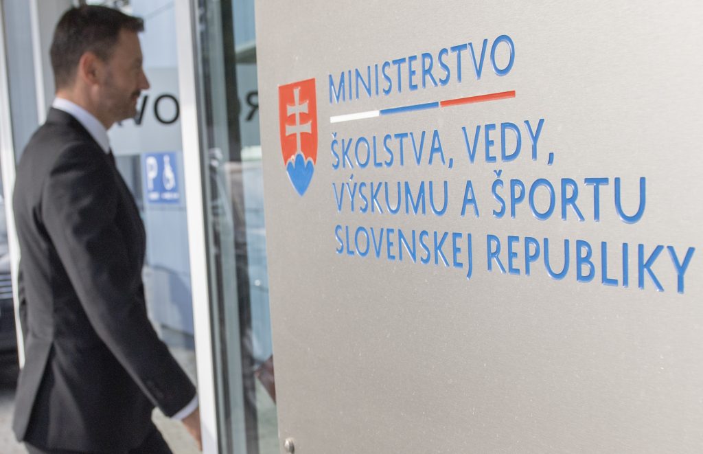 ministerstvo školstva, učiteľ, profesor, škola, oslovenie