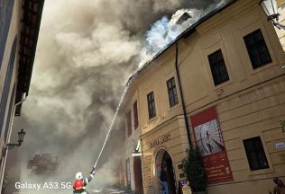 AKTUÁLNE: V Banskej Štiavnici horí obľúbená Banka lásky