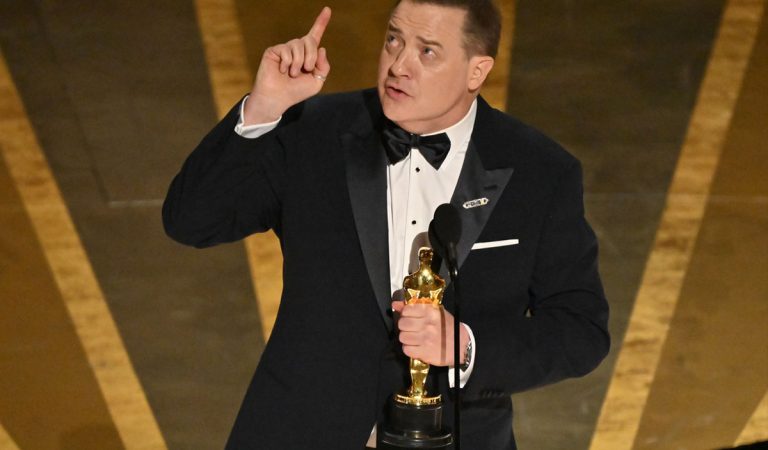 Brendan Fraser potvrdil návrat do prvej ligy ziskom Oscara. Svojím prejavom dojal celé publikum