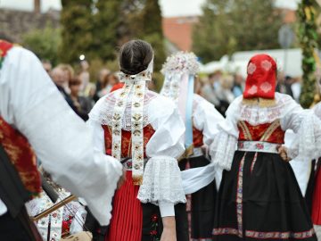 Tieto ľudové motívy nie sú slovenské. Predajcovia klamú Slovákov aj turistov