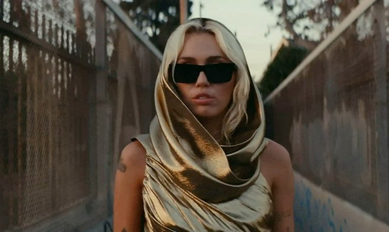 Miley Cyrus vydá svoj najexperimentálnejší album, Slipknot odhalí starý poklad. Toto sú najočakávanejšie albumy roku 2025