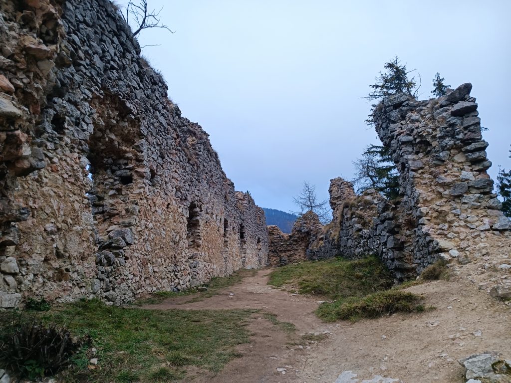 Hrad Vršatec, tip na výlet, Slovensko