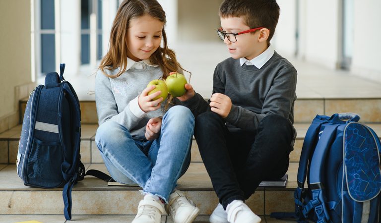 Budú školské bufety úplne bez sladkostí a čipsov? Žiaci si ich kúpia inde, bufetári sú nešťastní, rodičia nespokojní