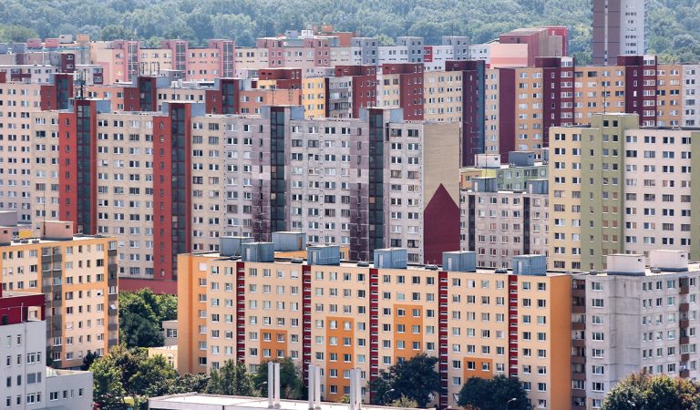 Petržalka, Slovensko, krimi, pád z okna, mŕtve dieťa, rituálna vražda, sekta, polícia