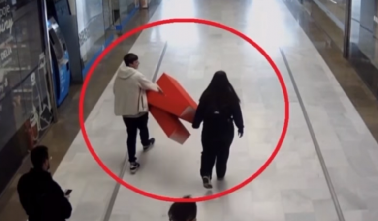 Netflix & Chill po slovensky. Polícia rieši bizarnú krádež v bratislavskom nákupnom centre