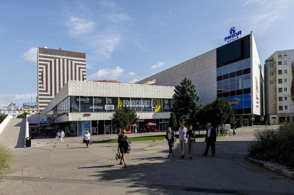 Bratislava, architektúra, hlavné mesto, Slovensko, hotel Kyjev, obchodný dom, Prior