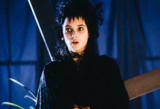 Hororová komédia Beetlejuice dostane druhý diel. Zahrá si v ňom hviezda seriálu Wednesday