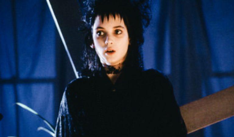 Hororová komédia Beetlejuice dostane druhý diel. Zahrá si v ňom hviezda seriálu Wednesday