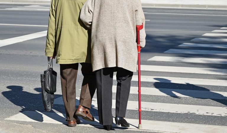Seniori sa najskôr pohádali pri syroch, pri pečive už lietali facky. V potravinách išlo o "konflikt roka"