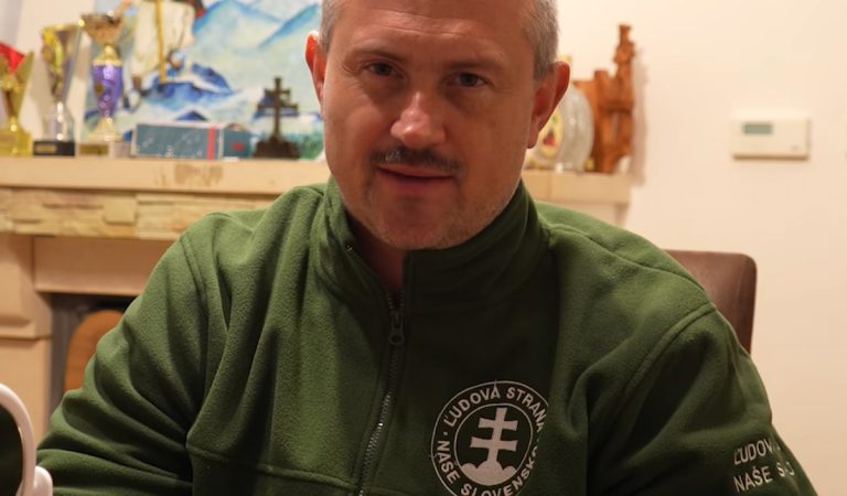 Marián Kotleba vidí na eurobankovkách samotného diabla. Jeho video baví slovenský internet
