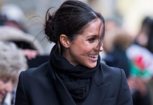 Ľudia sú presvedčení, že Meghan Markle sa na korunovácii objavila v kostýme starého muža