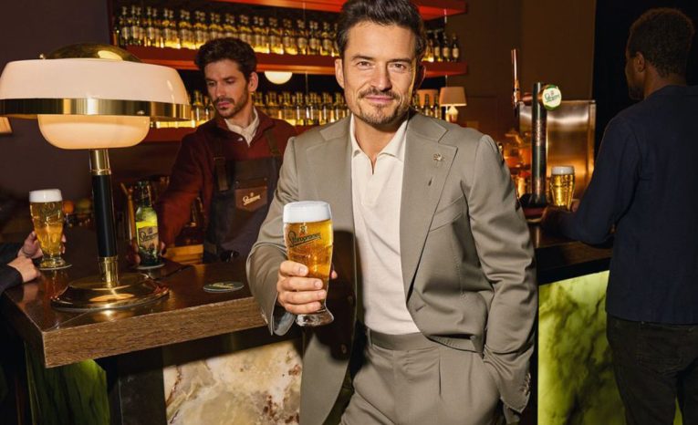 Hollywoodsky herec Orlando Bloom sa stal tvárou českého piva Staropramen. Bude ho propagovať v zahraničí