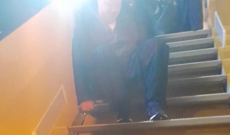 Ryanair, lietadlo, vozičkár, zdravotne postihnutý, plaziť, pomoc, aerolínia