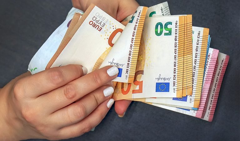 Slováci, peniaze, euro