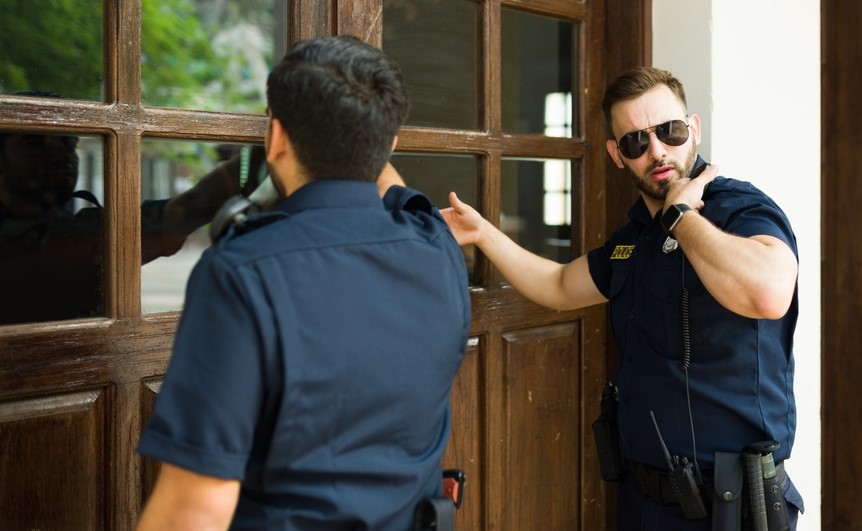 polícia, pátranie, ilustračné foto, policajt