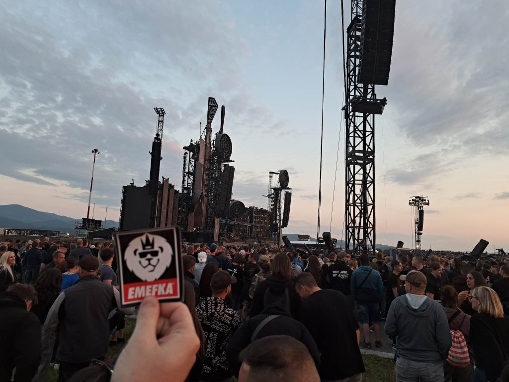 Slováci si v Trenčíne zase urobili veľkú hanbu. Rammstein bol výborný, toto však nikto nečakal