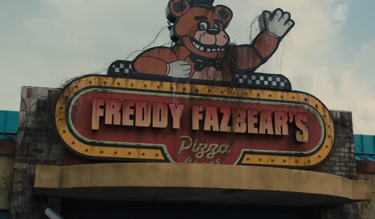 Kultová videohra Five Nights at Freddy's ožíva vo filme. Zvierací roboti v prvom traileri vraždia nevinné obete