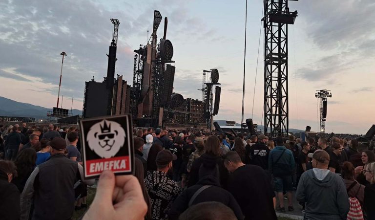 Slováci si v Trenčíne zase urobili veľkú hanbu. Rammstein bol výborný, toto však nikto nečakal