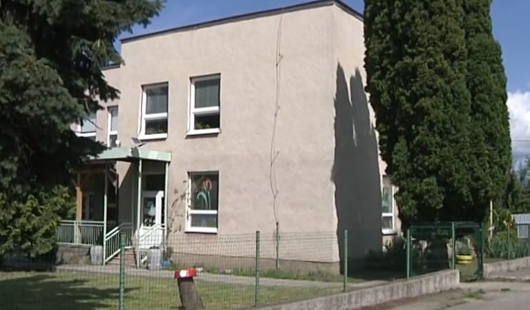 Neposlušných škôlkarov na východe Slovenska mali učiteľky zatvárať do tmavej miestnosti, rodičia sú zhrození