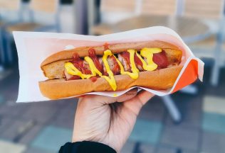 Rusov chceli demoralizovať veľkými kondómami, hot-dog ťa kradne o 36 minút a ďalšie fascinujúce poznatky