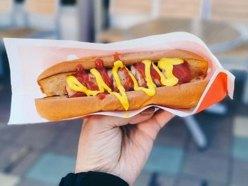 Rusov chceli demoralizovať veľkými kondómami, hot-dog ťa kradne o 36 minút a ďalšie fascinujúce poznatky