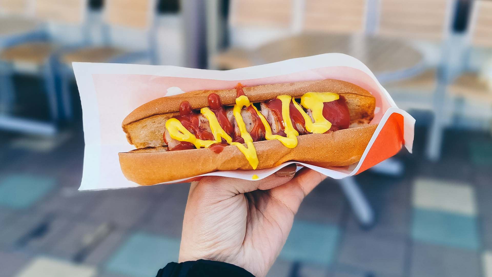 Rusov chceli demoralizovať veľkými kondómami, hot-dog ťa kradne o 36 minút a ďalšie fascinujúce poznatky