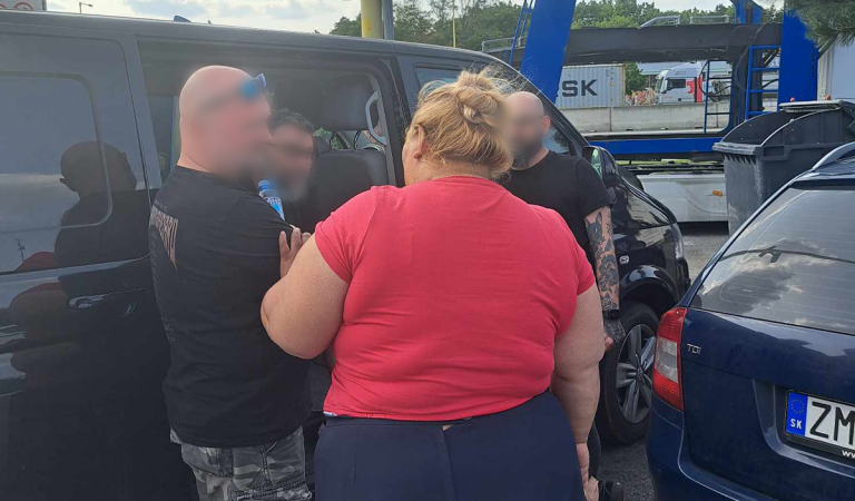 Rómka veští Slovákom na benzínkach šťastnú budúcnosť. Týmito frázami "obrala" Tomáša o niekoľko eur