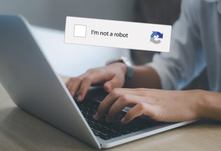 „I’M NOT A ROBOT“ nie je o hľadaní semaforov a hydrantov. Vieš, čo všetko spustíš jedným klikom?