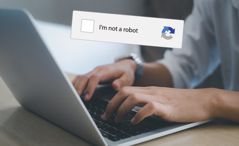 „I’M NOT A ROBOT“ nie je o hľadaní semaforov a hydrantov. Vieš, čo všetko spustíš jedným klikom?