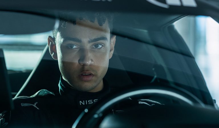Z hráča profesionálnym pretekárom. Adaptácia videohry Gran Turismo vstupuje do slovenských kín