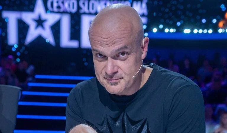 Jaro Slávik po transplantácii vlasov. Na Instagrame sa chváli novým účesom