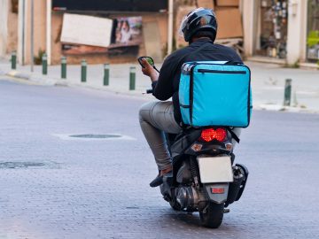 Slovenskí kuriéri budú mať problém. Žiadne autá, bicykle a kolobežky, nahradia ich takíto roboti