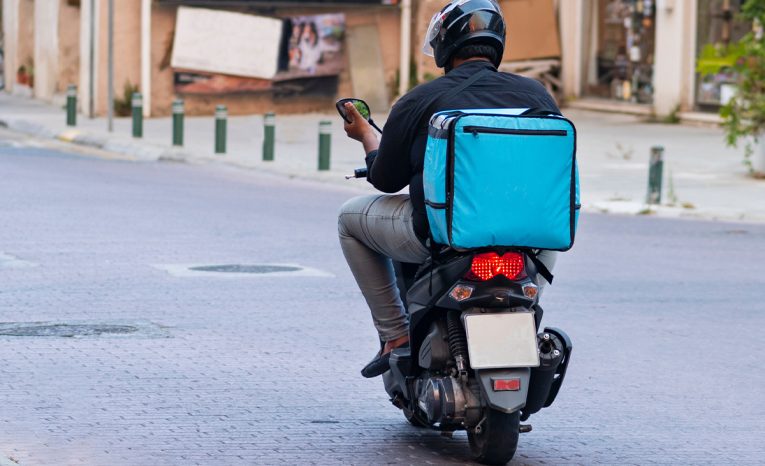 Slovenskí kuriéri budú mať problém. Žiadne autá, bicykle a kolobežky, nahradia ich takíto roboti