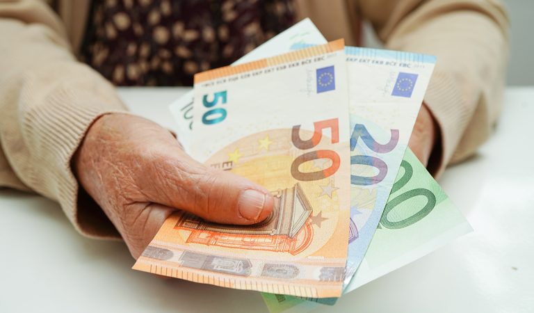 Podvodník sa vydával za plynára. Okradol bratislavskú seniorku