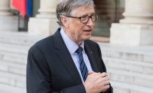 Bill Gates si nevyberá ruky z vreciek? Zvláštne návyky významných svetových osobností