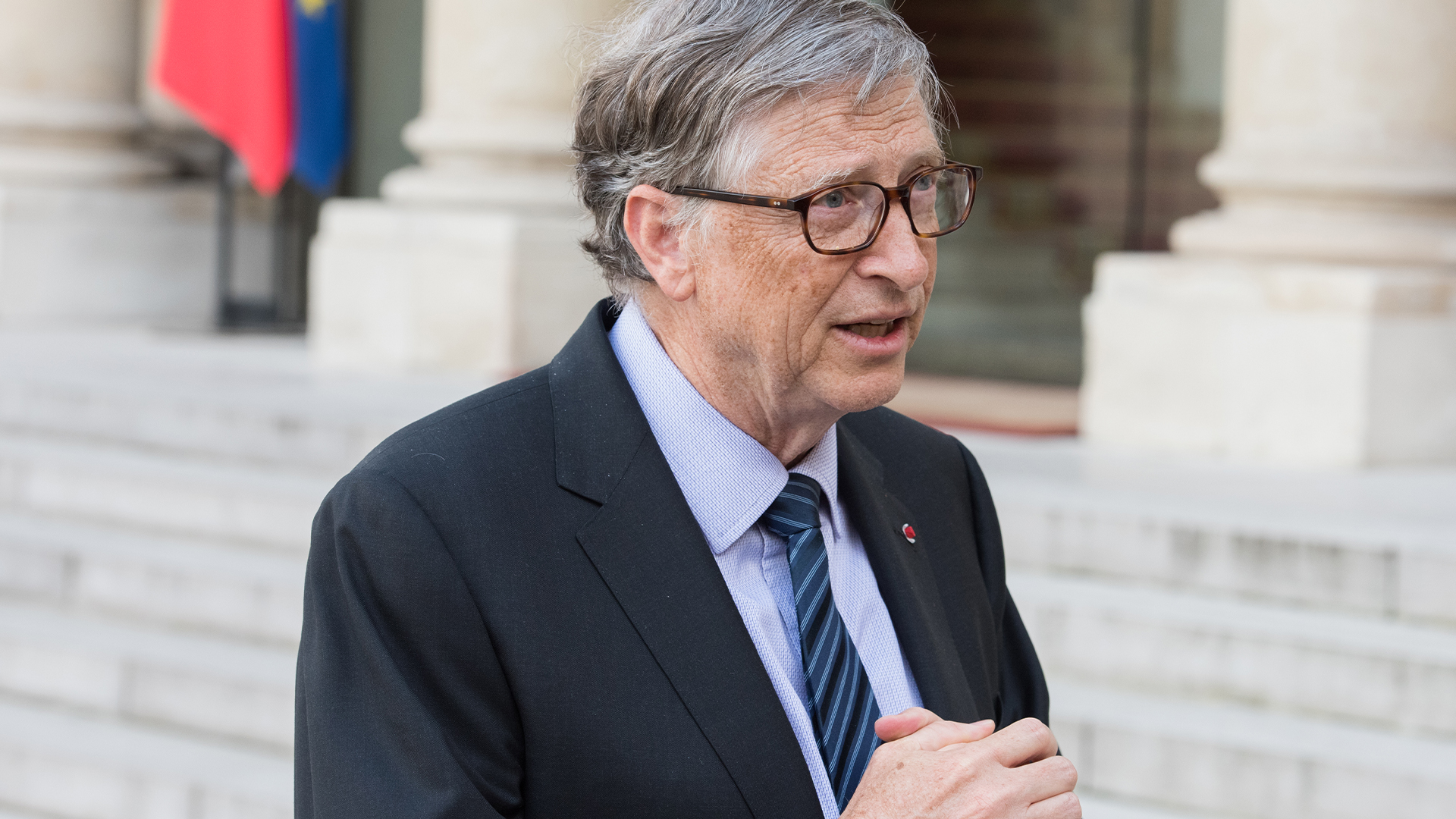 Bill Gates si nevyberá ruky z vreciek? Zvláštne návyky významných svetových osobností