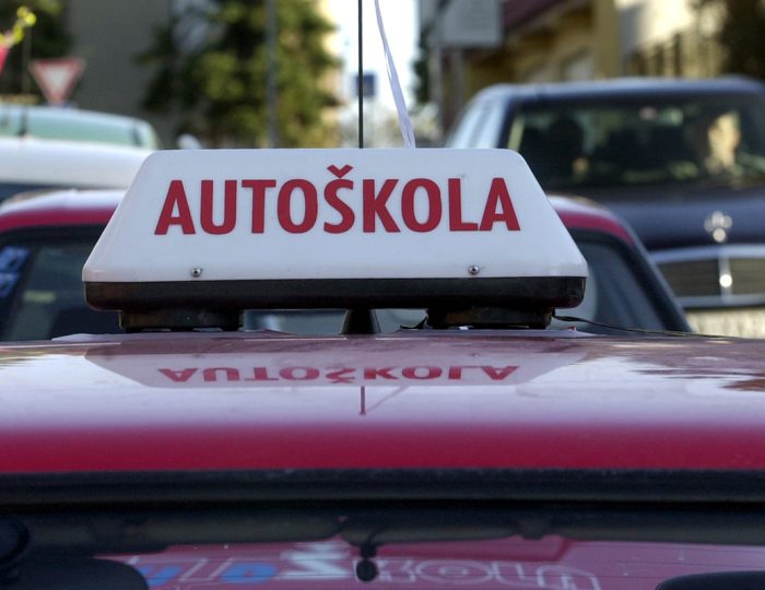 Kvíz: Zvládol by si test z autoškoly aj dnes? Zisti, či by ti nemali zobrať vodičák