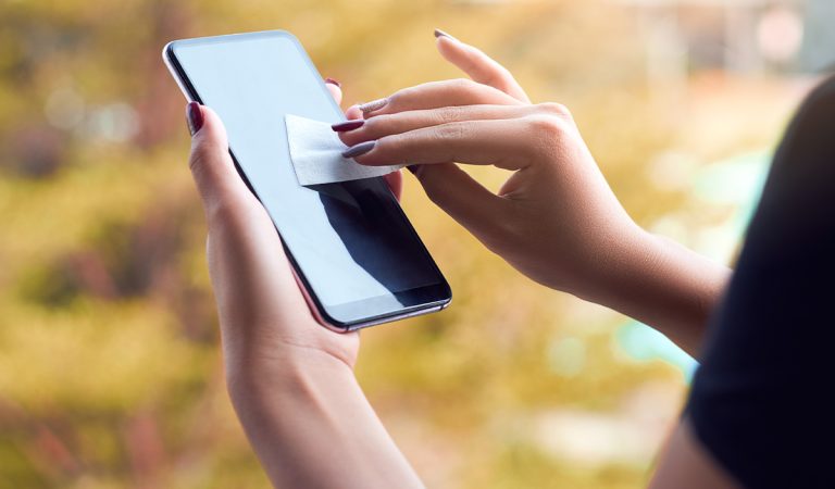 Tvoj smartfón môže byť veľmi ľahko hotelom pre vírusy a baktérie. Pre toto je dôležité si ho čistiť