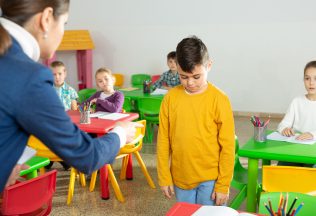 Žiaci sa podelili o príhody s neférovými učiteľmi, na ktorých majú dodnes ťažké srdce