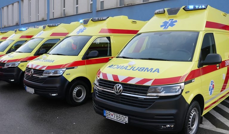 Kuriozita z Banskej Bystrice. Psychiatrický pacient počas prevozu ukradol sanitku