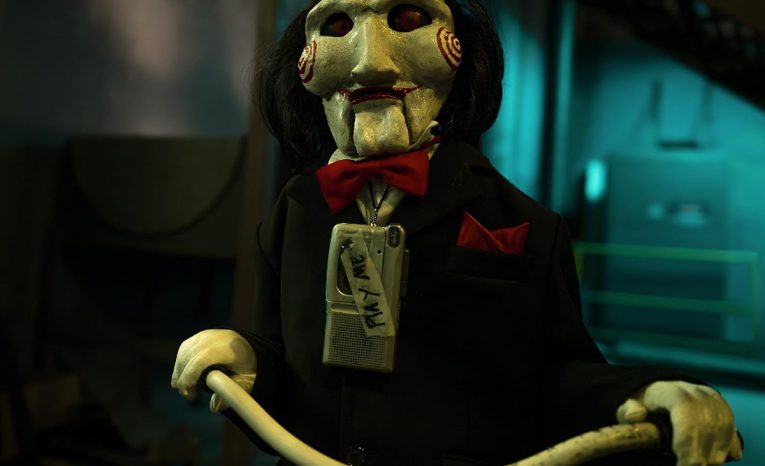 Jigsaw rozohráva ďalšiu krvavú hru. Desiaty diel hororovej série Saw dorazí už na jeseň