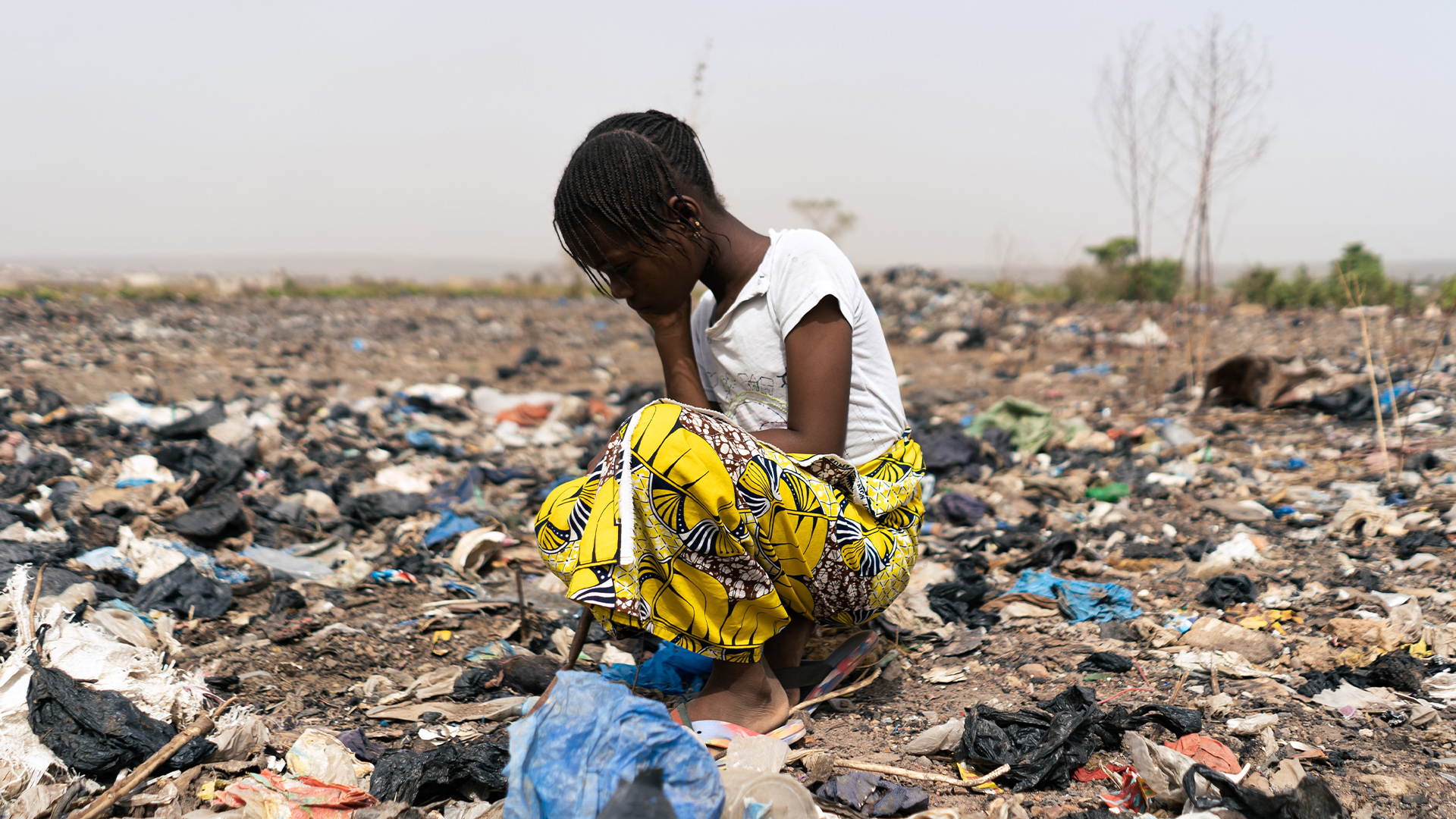 Afrika pláva pod kvantom nášho oblečenia. Dve tretiny rýchlej módy sú vyrobené z plastu