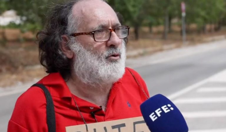 Osamelý chorý muž prosí, aby ho zatkli. Nie je jediný, kto sa snaží dostať do basy