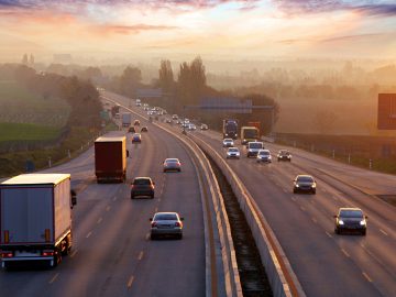 Povolených 150 km/h na diaľnici aj vodičák pre 15-ročných. Motoristov čakajú výrazné zmeny