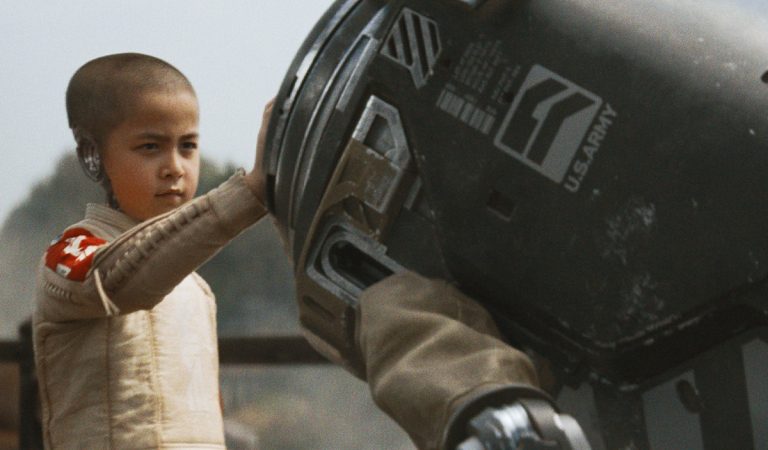 V parádne vyzerajúcom akčnom sci-fi Tvorca bude ľudstvo bojovať s umelou inteligenciou
