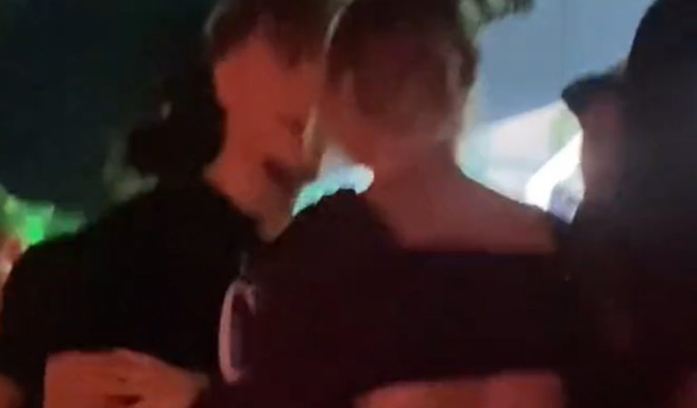 Správanie ženy v klube pobúrilo internet. Neuveríš, čo vytiahla na nič netušiaceho chalana
