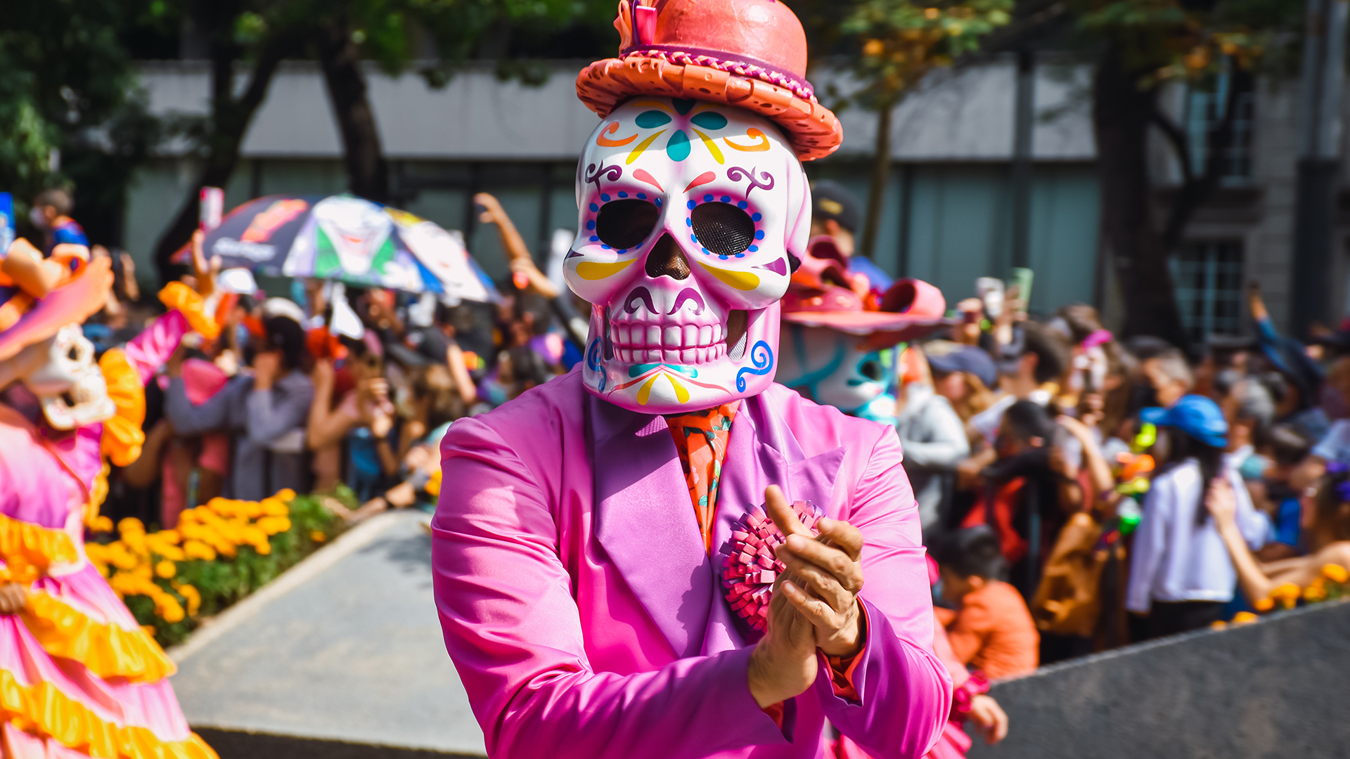 Tancovanie na cintoríne či varenie magického nápoja. Aké sú tradície Halloweenu vo svete?