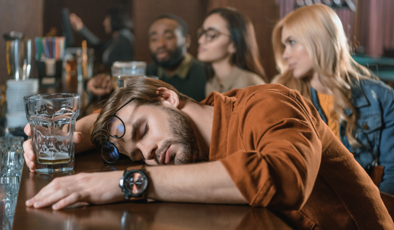 Opica po alkohole vie poriadne skomplikovať život. Ak jej efektívne predísť?