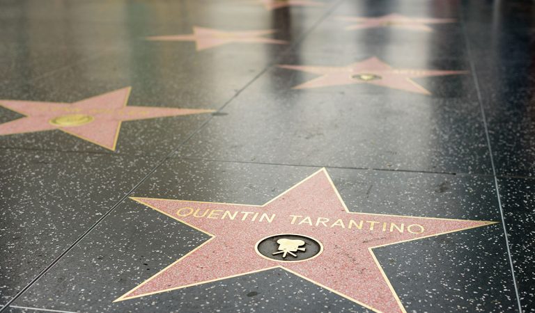 Získať hviezdu na Hollywoodskom chodníku slávy nie je jednoduché ani lacné. Čo všetko treba splniť?