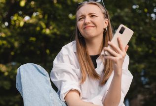 Ľudia sa podelili o svoje zvrátené a zúfalé činy, ktoré budú do smrti držať v tajnosti